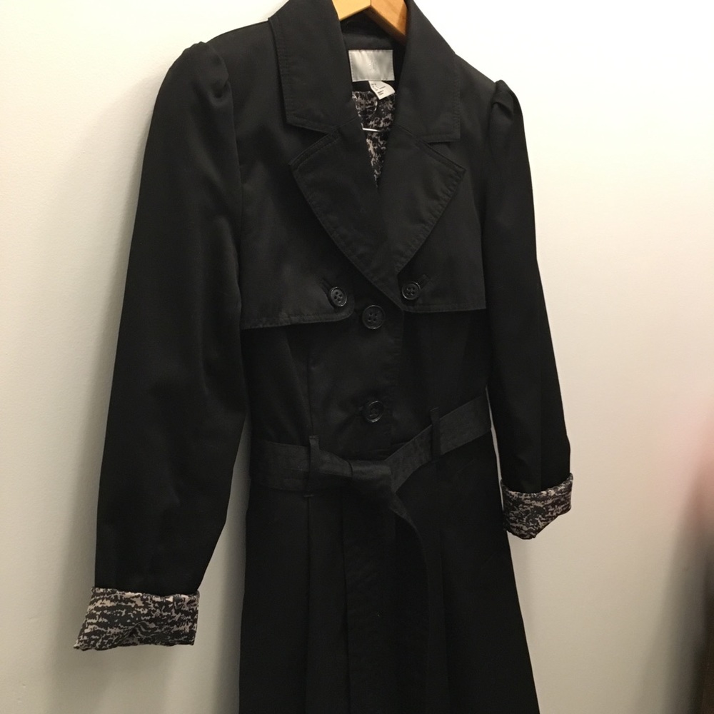 H&M black trench coat with print lining size 6